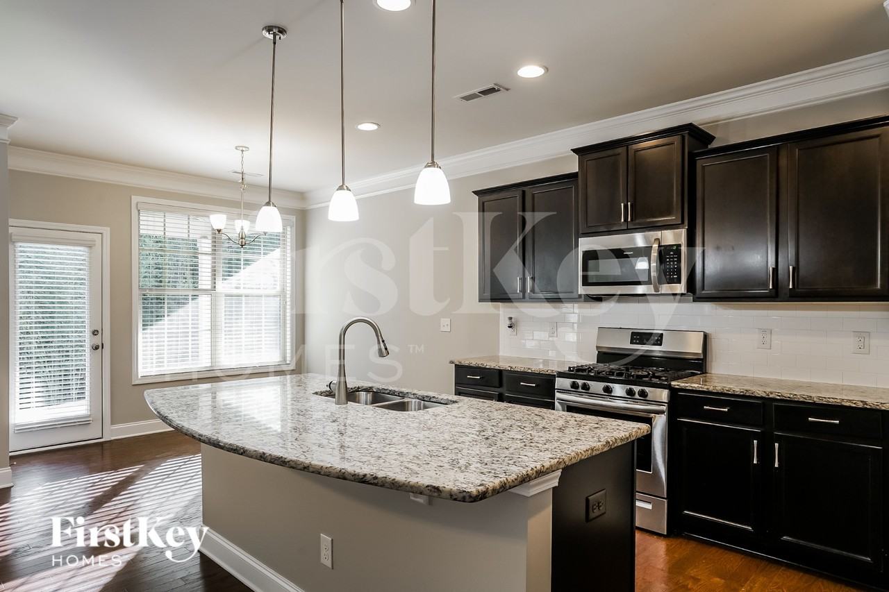 7224 Laurelshire Dr - Photo 7 of 15