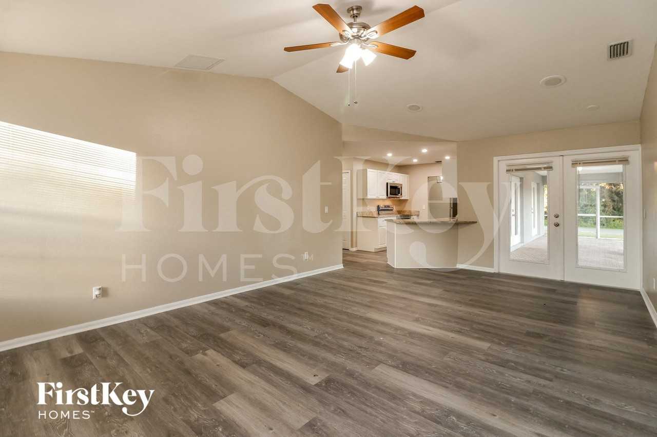 2607 Thomas Ln - Photo 7 of 15