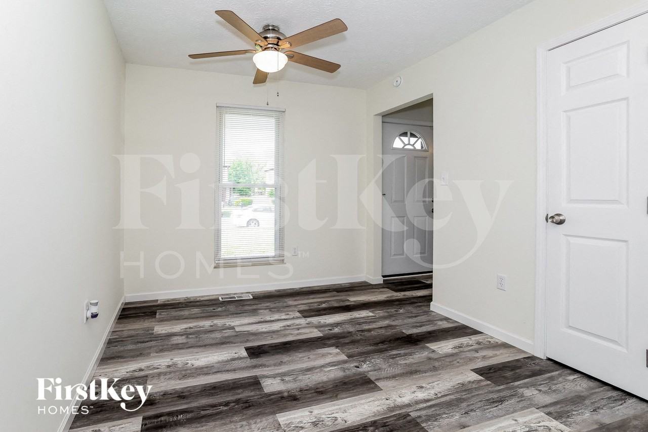 1605 Rock Creek Dr - Photo 4 of 15