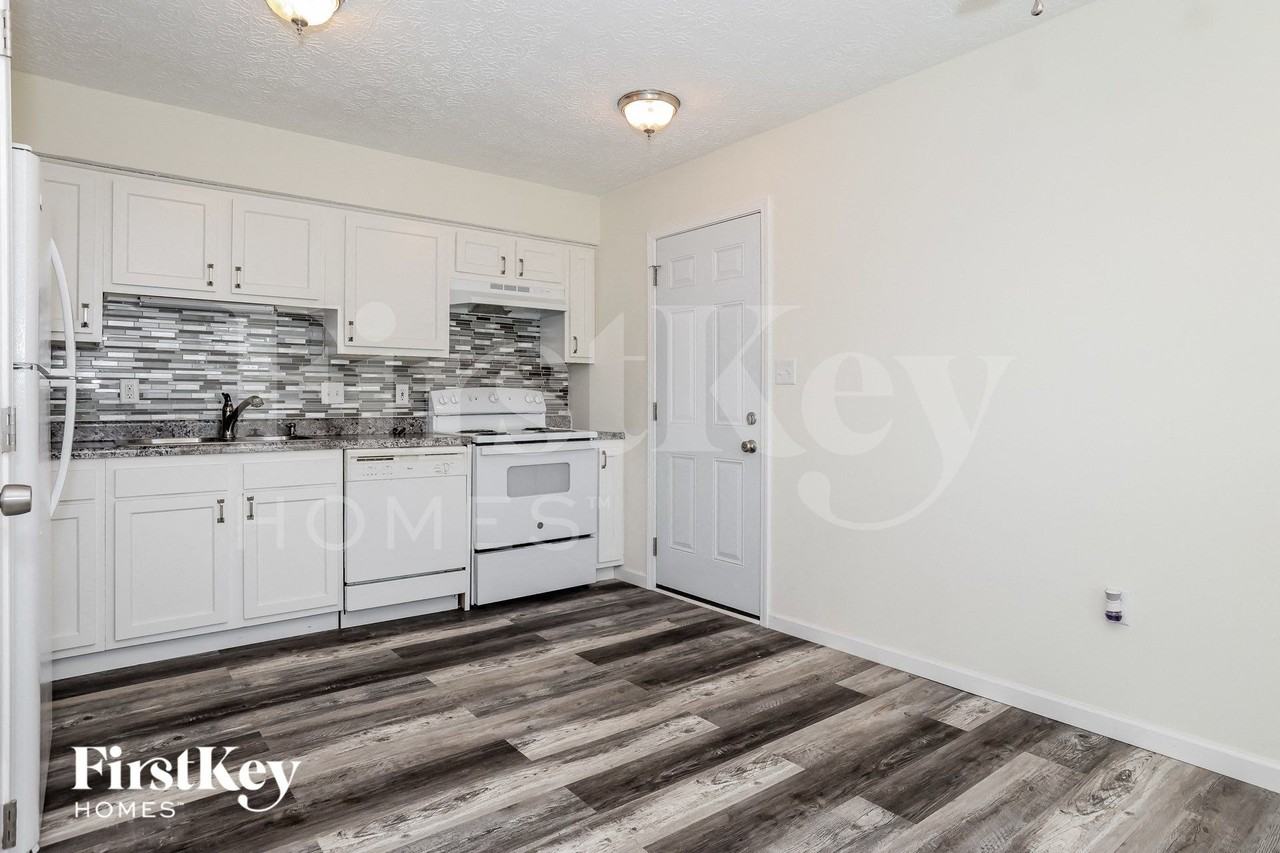 1605 Rock Creek Dr - Photo 5 of 15