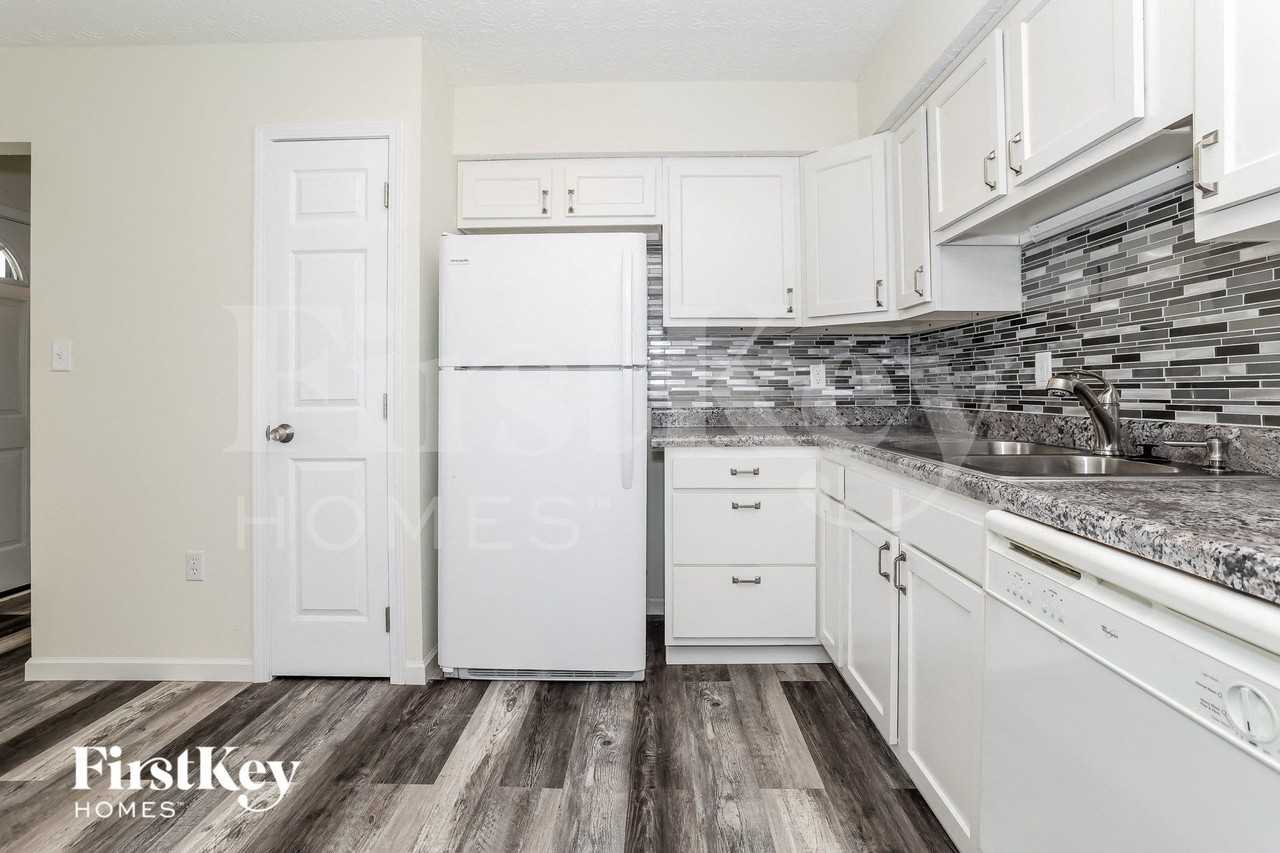 1605 Rock Creek Dr - Photo 6 of 15