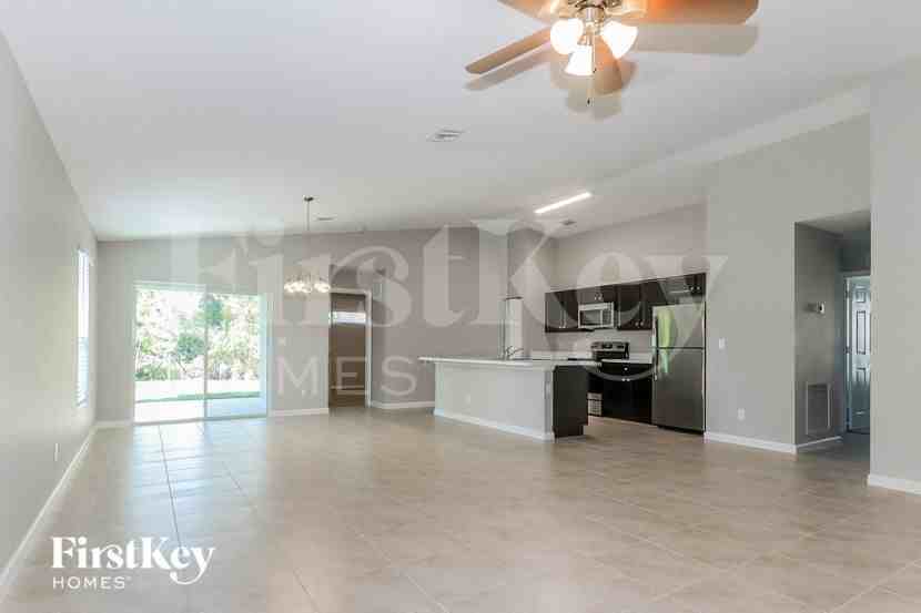 957 Se Caravan Ave - Photo 4 of 15