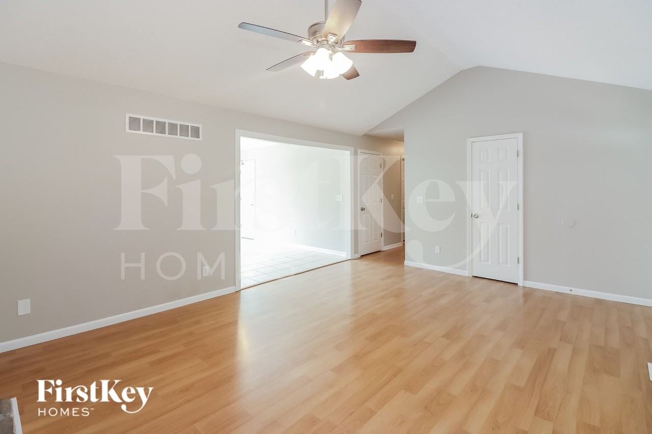 909 Minnie Ave - Photo 3 of 16