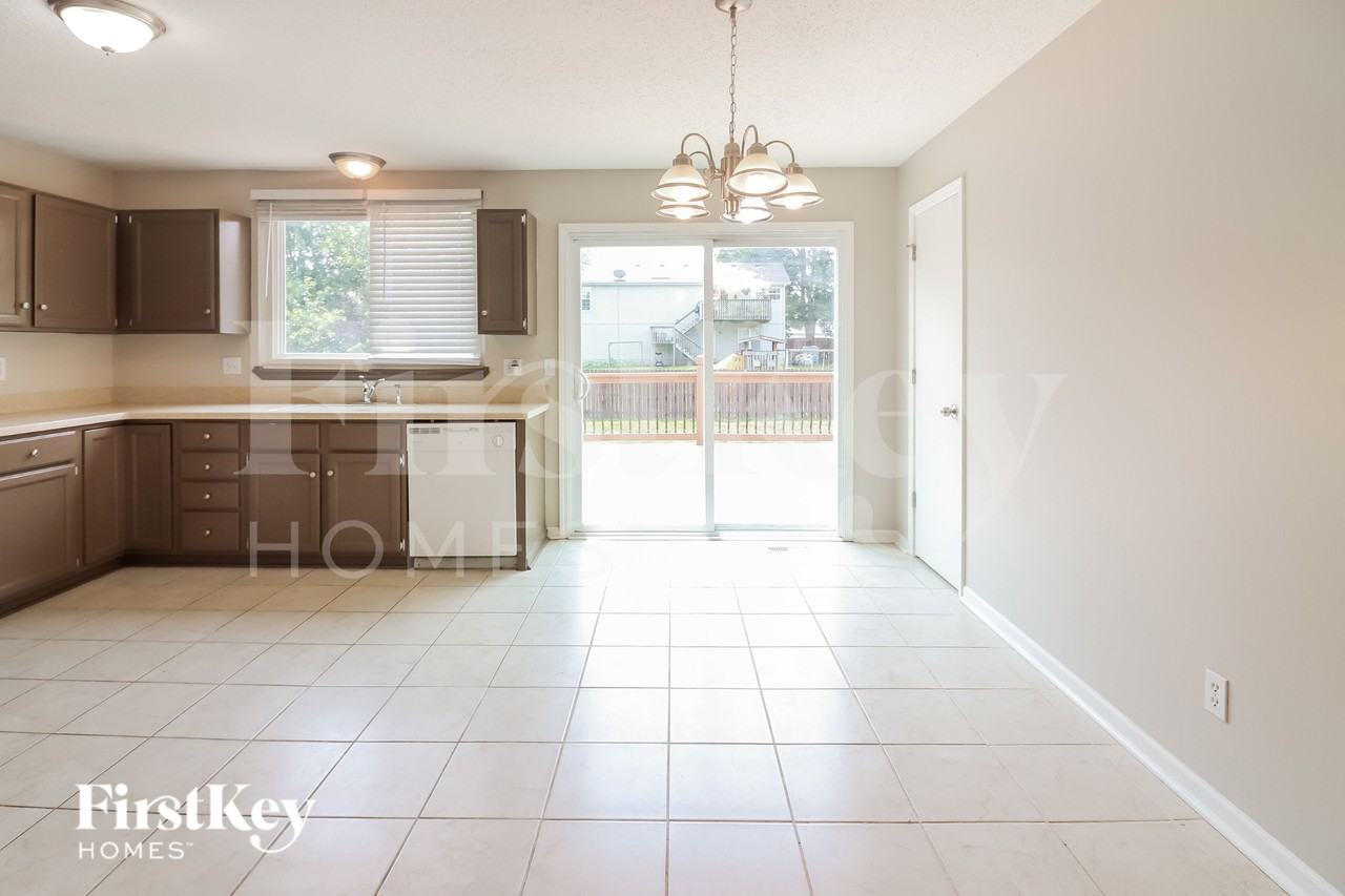 909 Minnie Ave - Photo 4 of 16