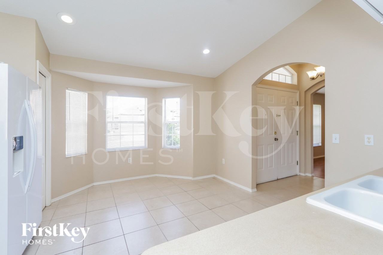 8211 Westmont Terrace Dr - Photo 4 of 15