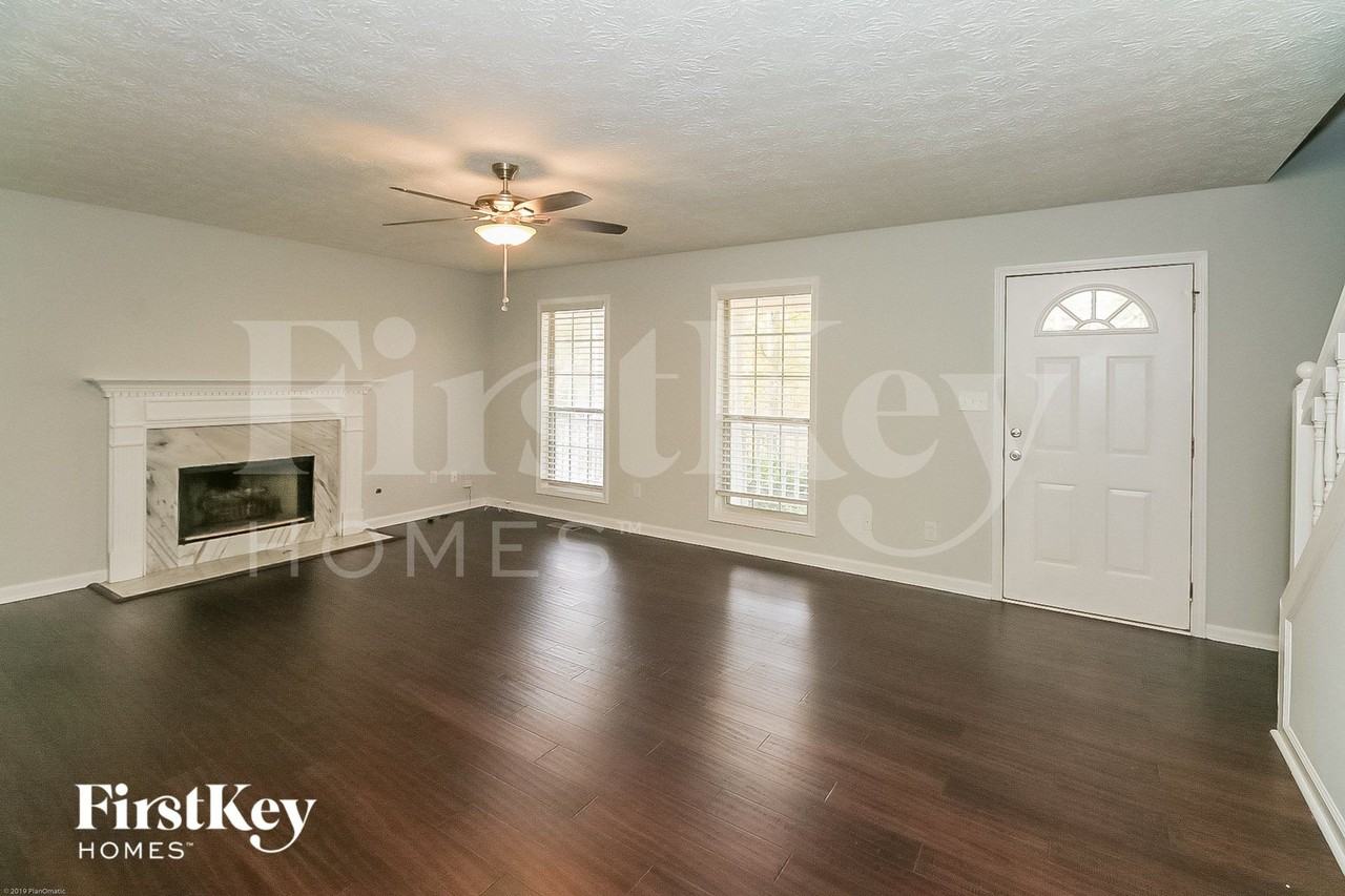 73 Brandon Woods Cir - Photo 3 of 15