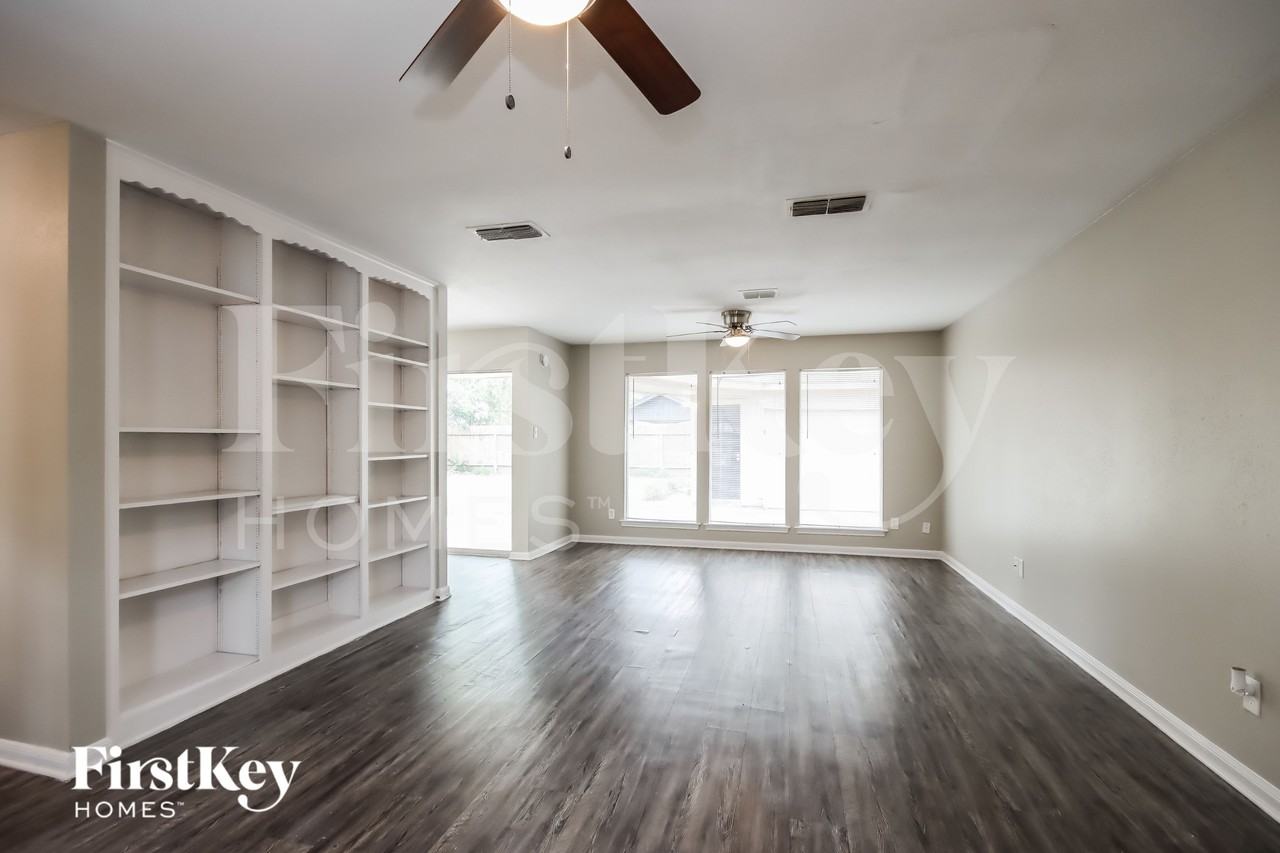 7206 Foxmar Ln - Photo 3 of 15