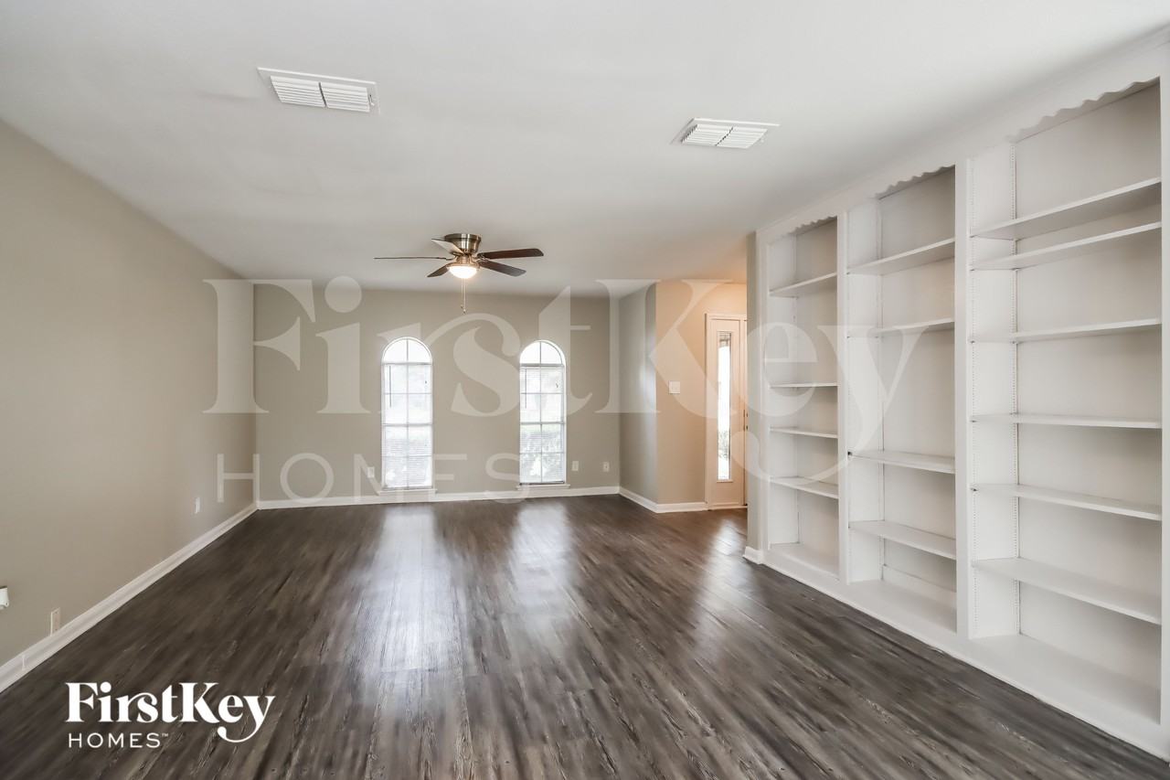 7206 Foxmar Ln - Photo 4 of 15