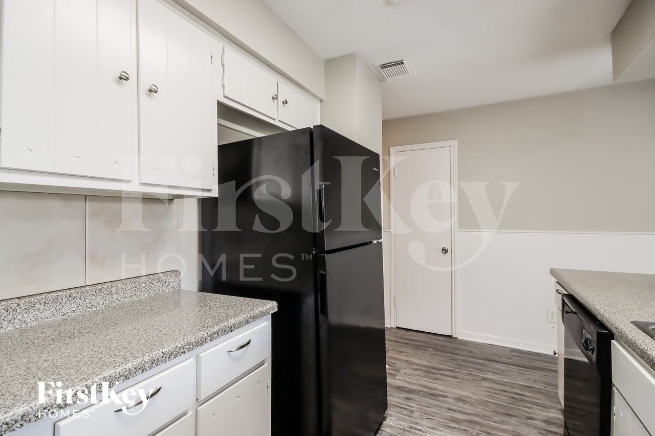 7206 Foxmar Ln - Photo 6 of 15