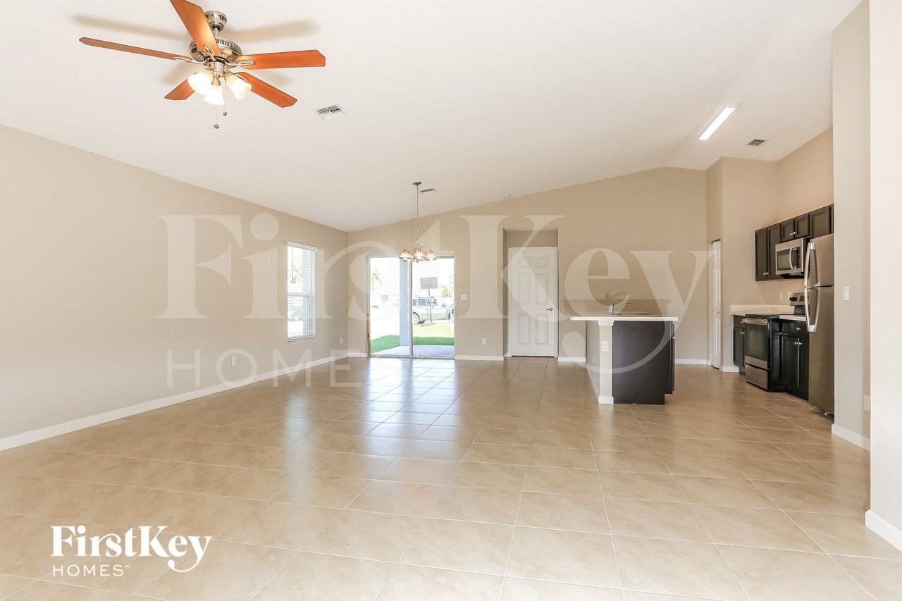 3921 Sw Kabane St - Photo 4 of 15