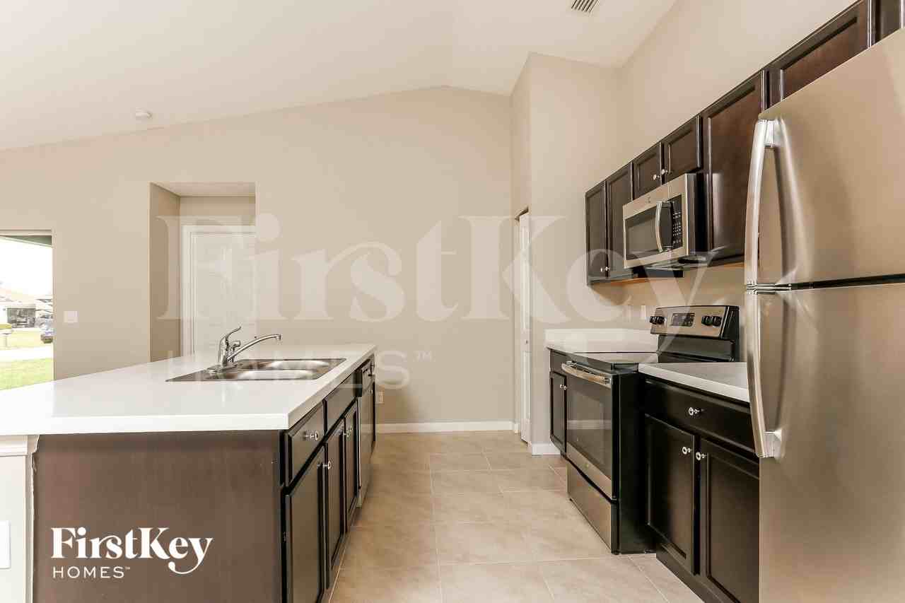 3921 Sw Kabane St - Photo 6 of 15