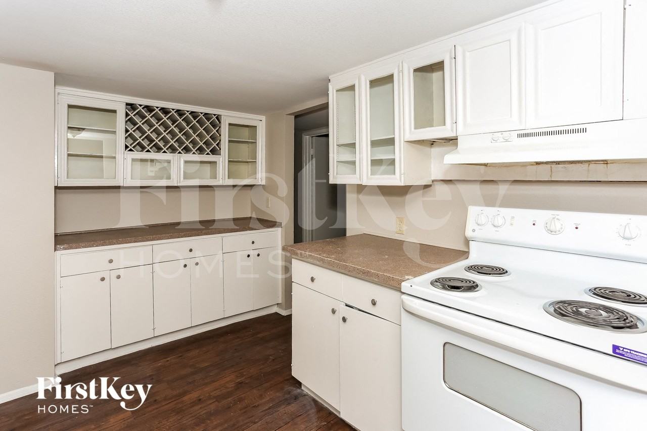 302 Wildbriar Dr - Photo 5 of 15