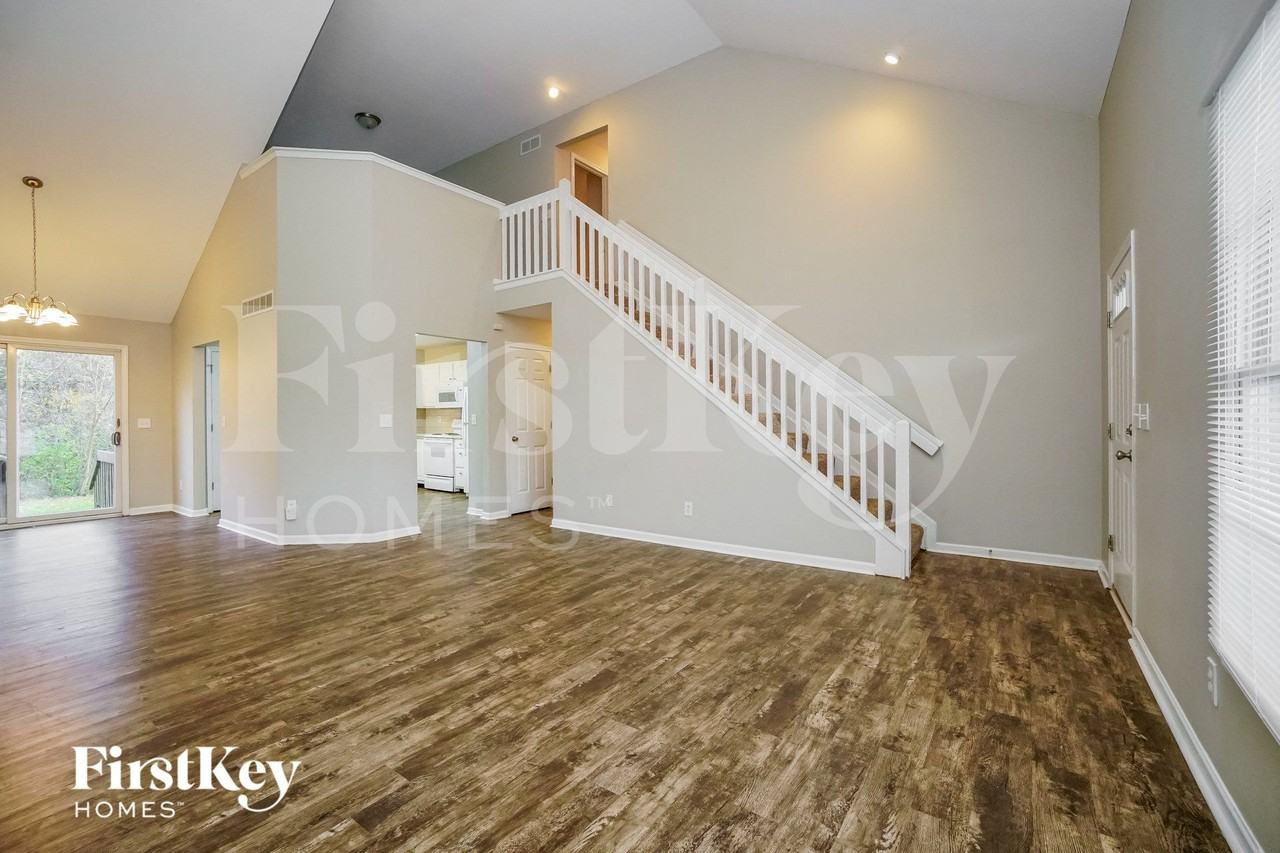 2673 Cross Creek Ave - Photo 2 of 15