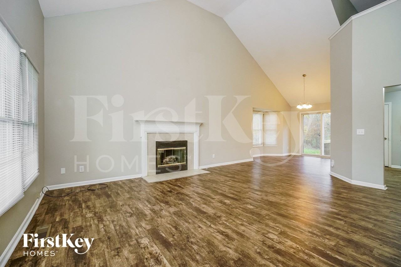 2673 Cross Creek Ave - Photo 3 of 15