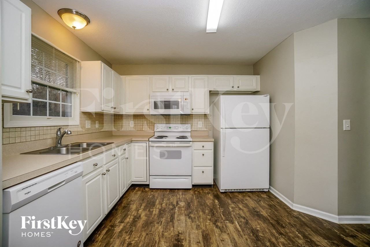 2673 Cross Creek Ave - Photo 6 of 15