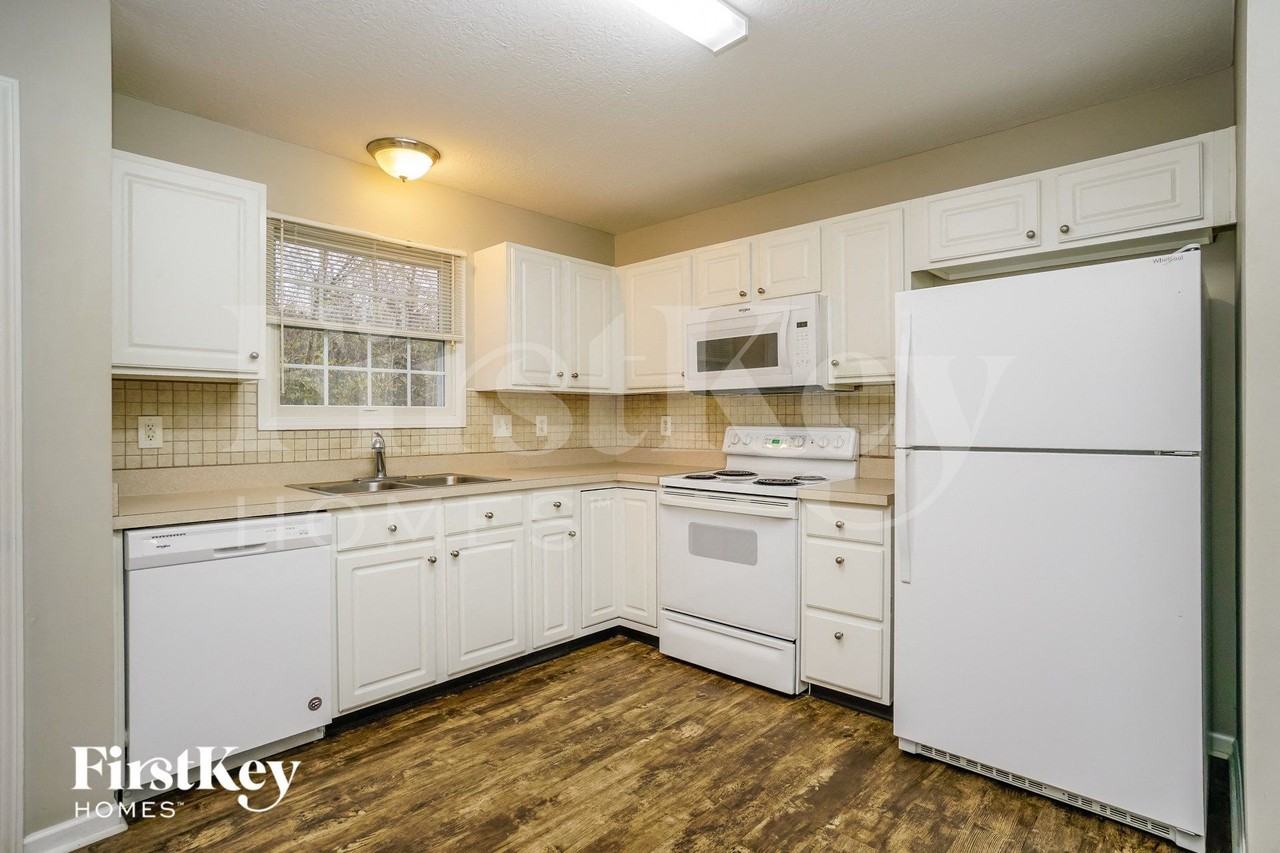 2673 Cross Creek Ave - Photo 7 of 15