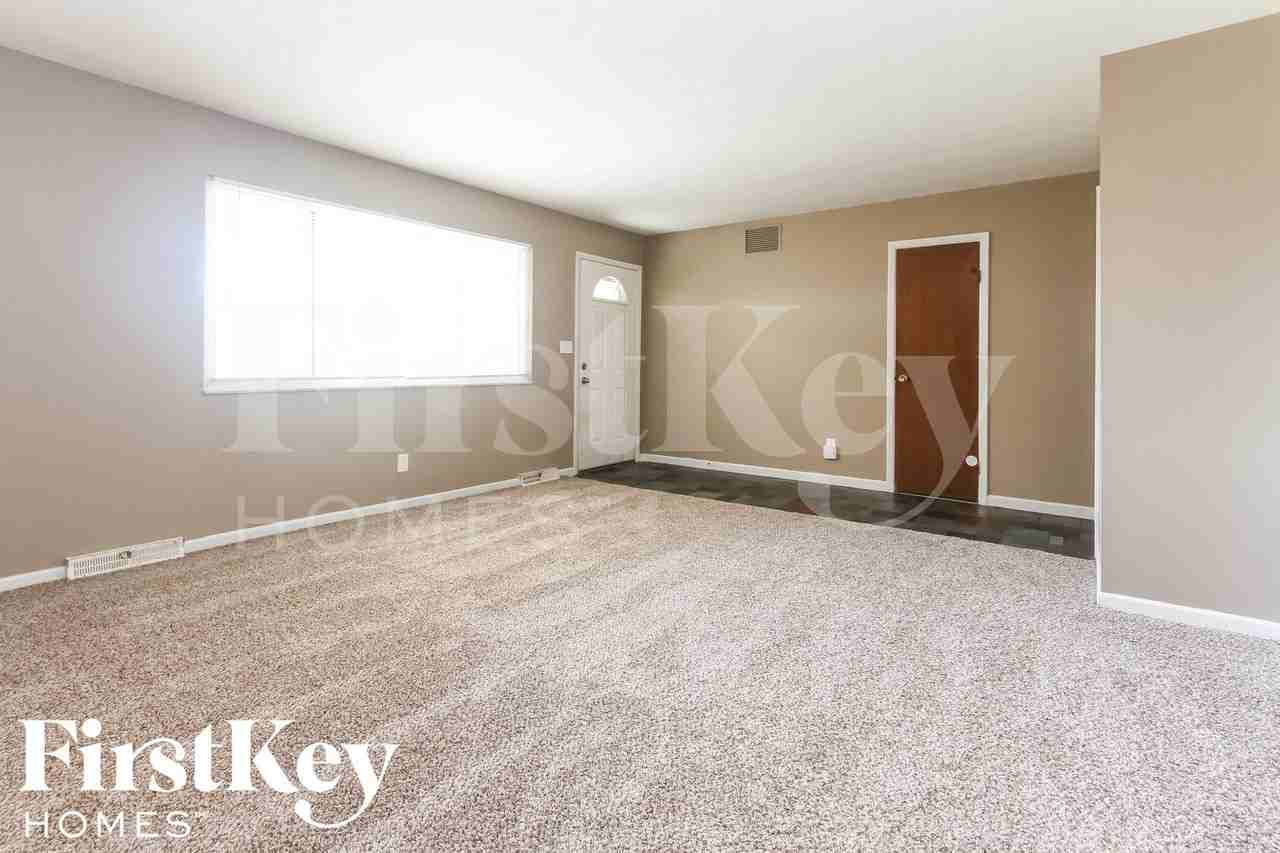 2414 E Dudley Ave - Photo 2 of 15