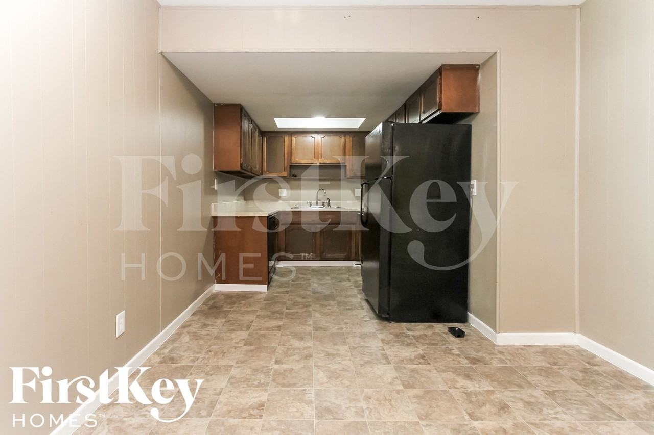 2414 E Dudley Ave - Photo 5 of 15