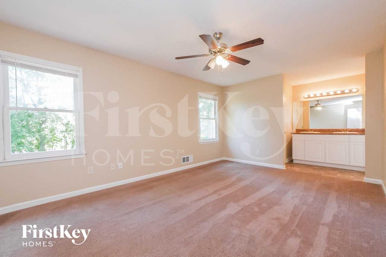 1701 Underwood Dr Se - Photo 6 of 15