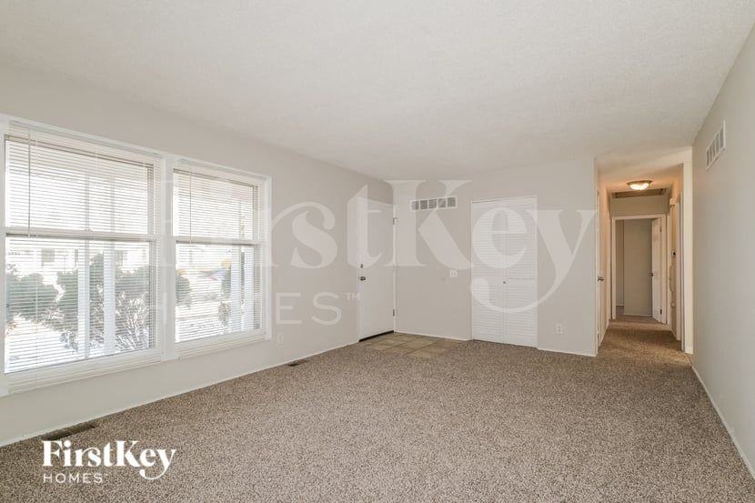 1560 Leisure Dr - Photo 4 of 16