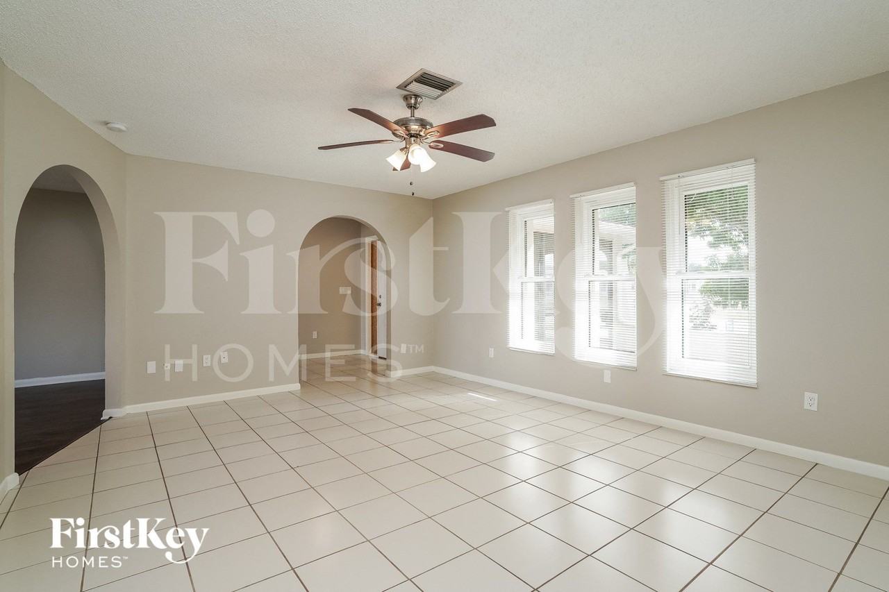 1307 Sestreet - Photo 3 of 15