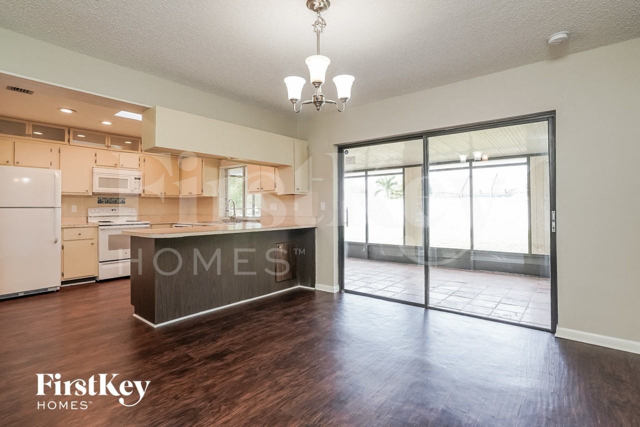 1307 Sestreet - Photo 4 of 15