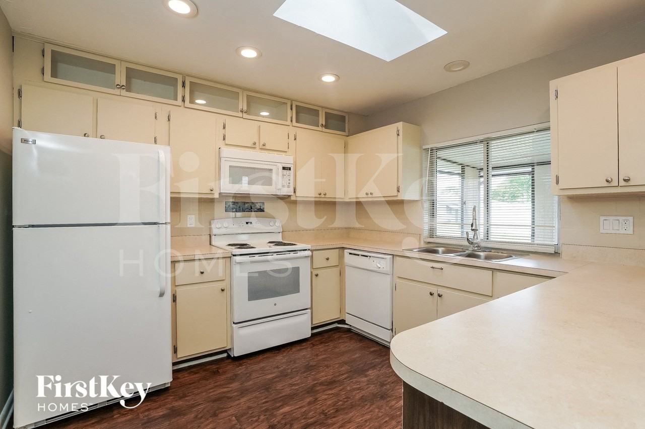 1307 Sestreet - Photo 6 of 15