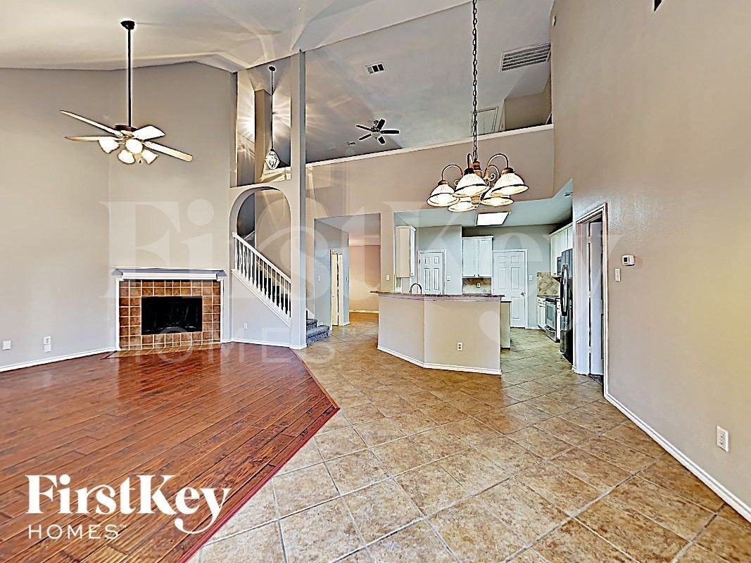 10805 Middleglen Rd - Photo 3 of 17