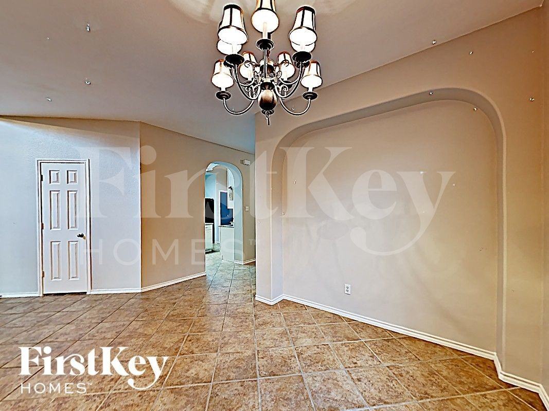 10805 Middleglen Rd - Photo 6 of 17