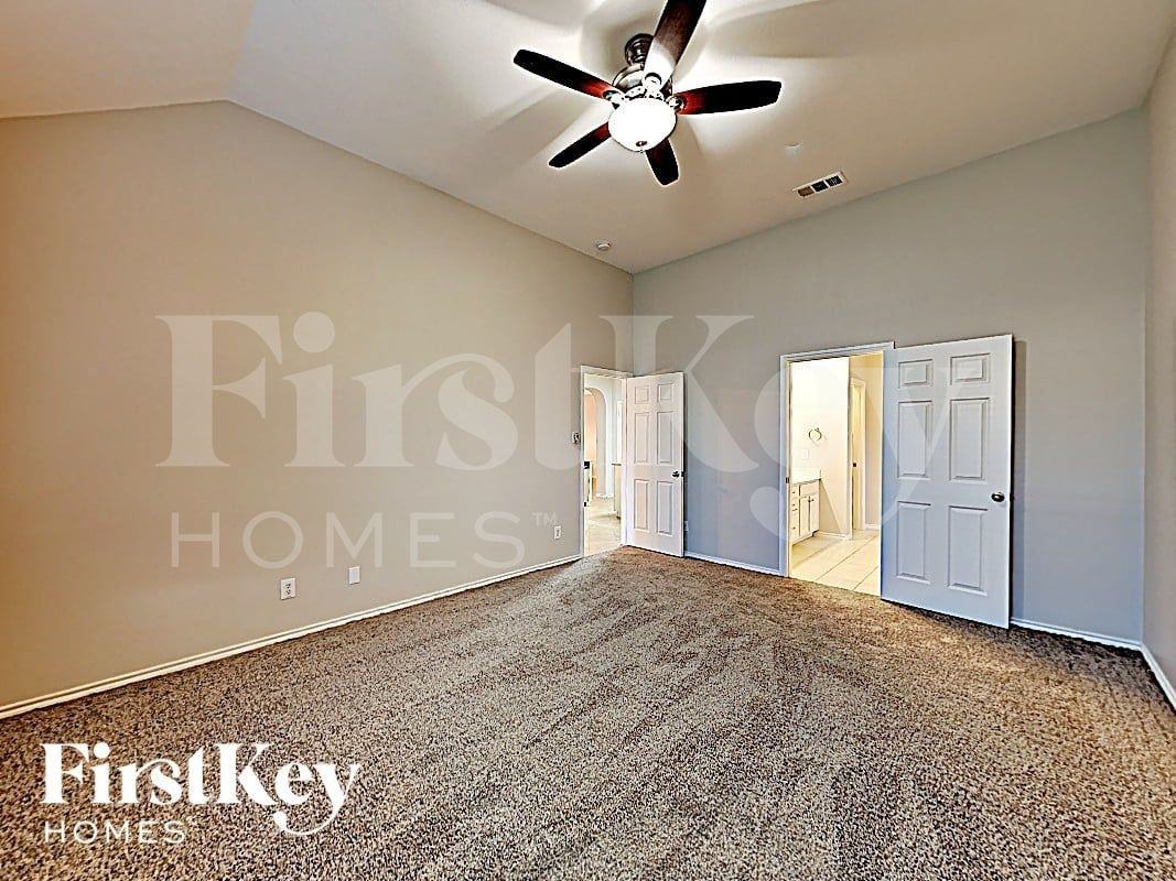 10805 Middleglen Rd - Photo 7 of 17