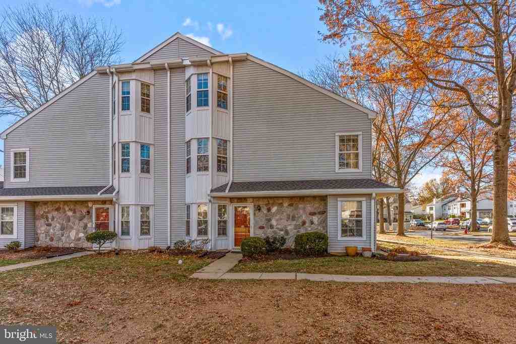 105 Hopkins Ct - Photo 2 of 29