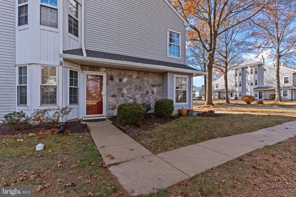 105 Hopkins Ct - Photo 3 of 29