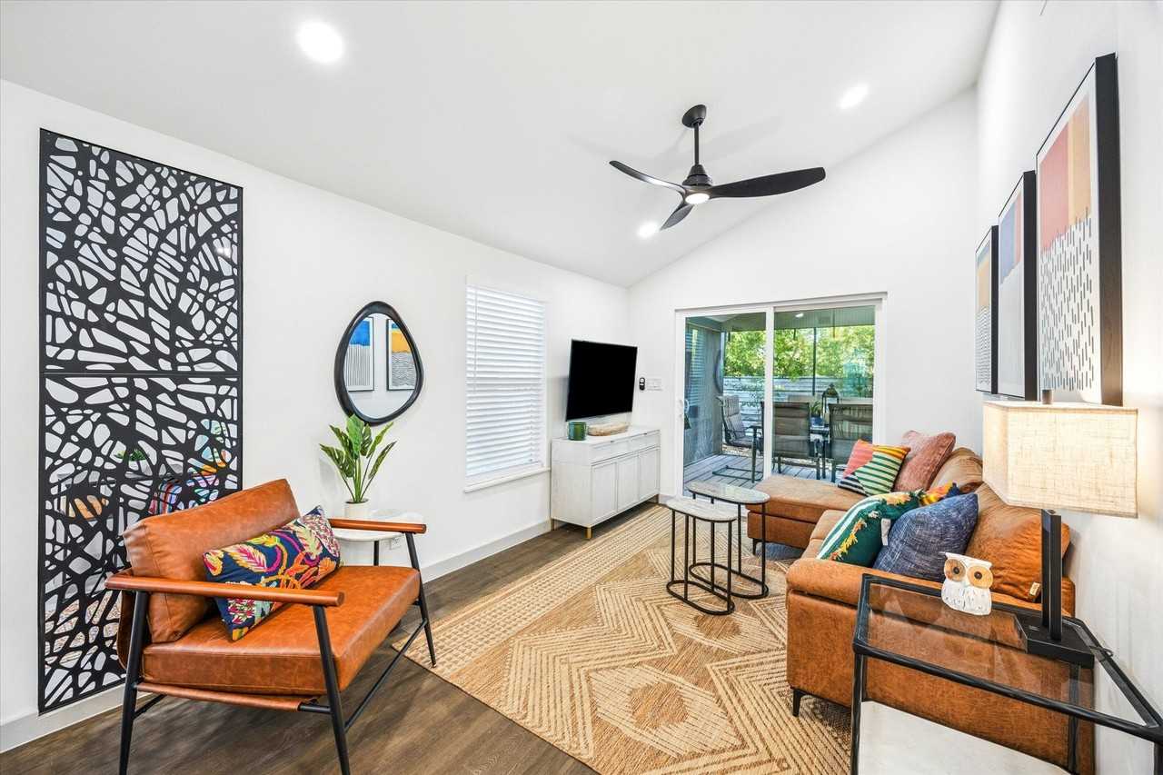 4901 Prock Ln - Photo 4 of 41