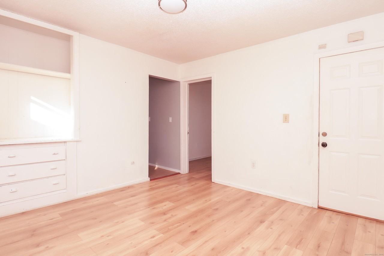 117 Lamberton St - Photo 3 of 30