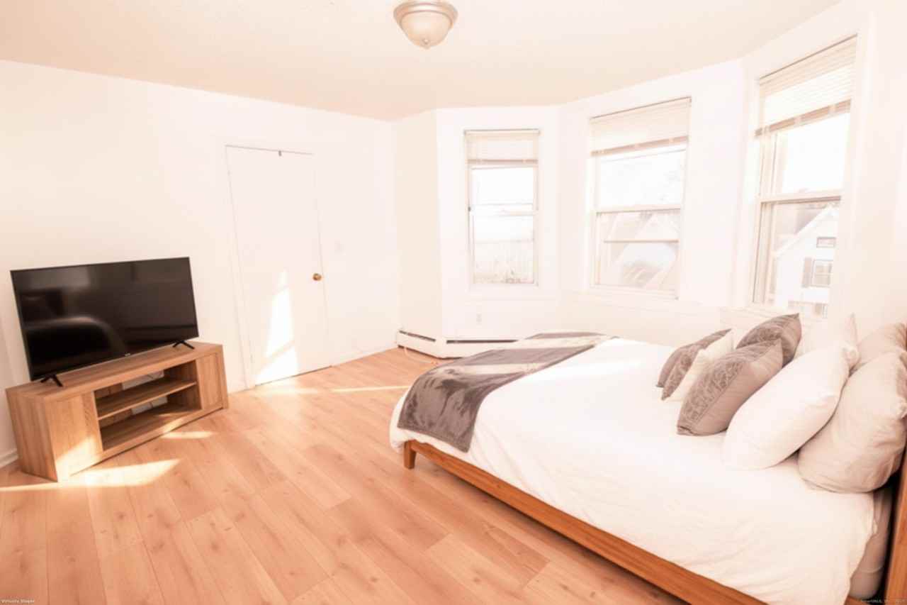 117 Lamberton St - Photo 5 of 30