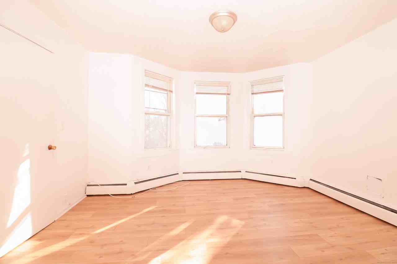 117 Lamberton St - Photo 7 of 30