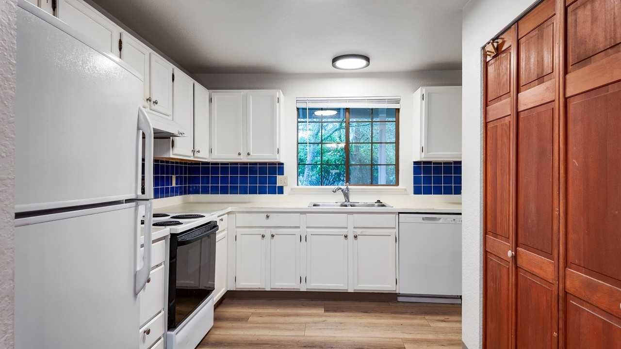 9809 Ne 202nd St - Photo 5 of 31