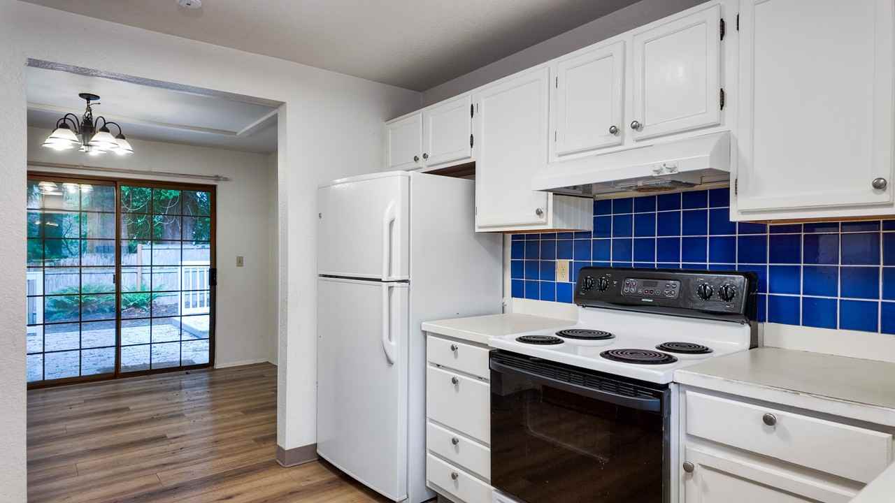 9809 Ne 202nd St - Photo 6 of 31