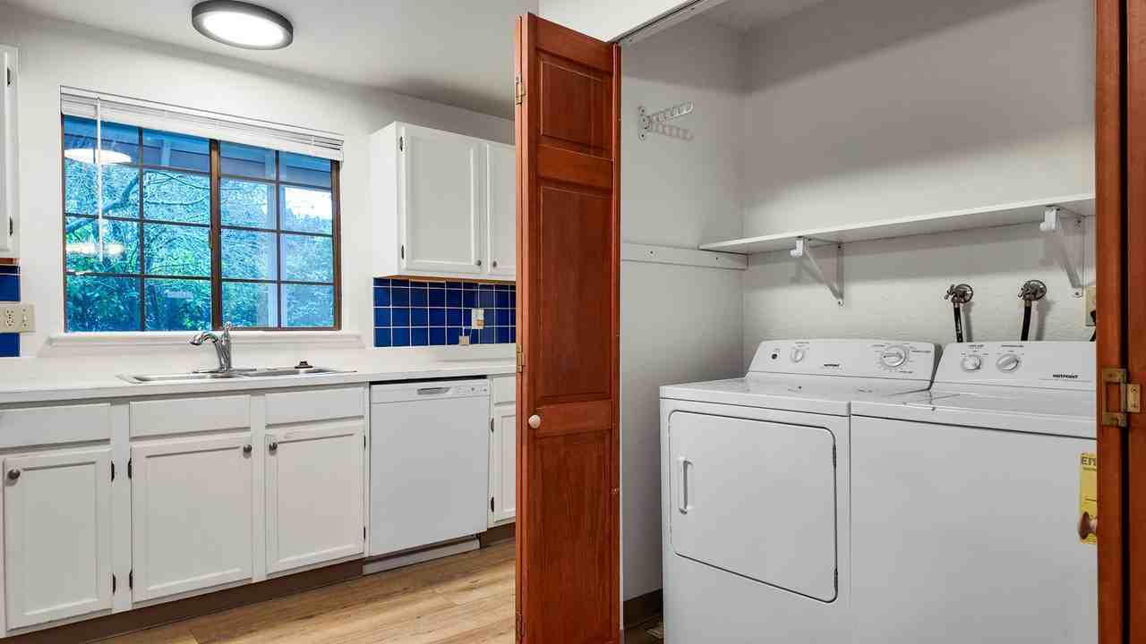 9809 Ne 202nd St - Photo 7 of 31