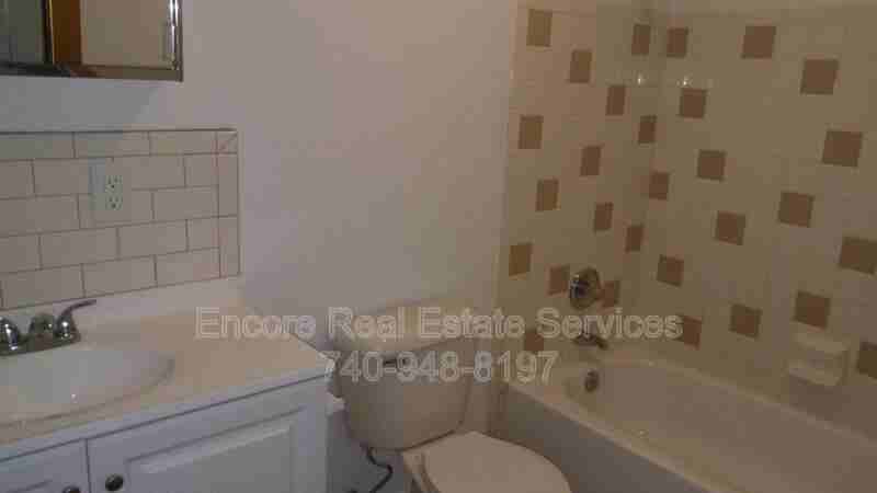 1119 Hollander St Apt B - Photo 3 of 6