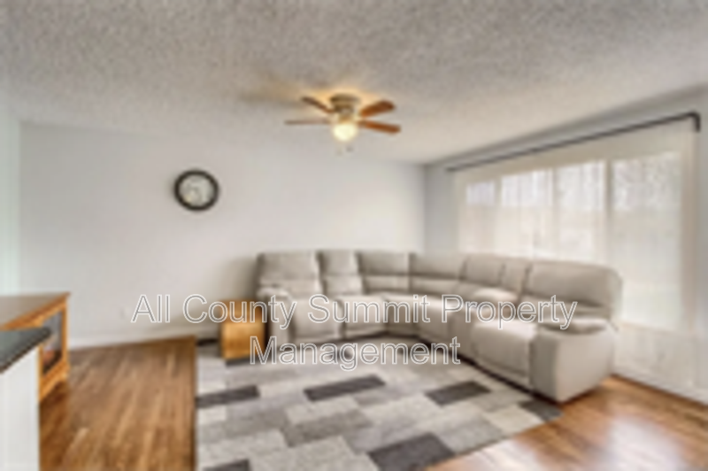 425 S Harlan St - Photo 3 of 9