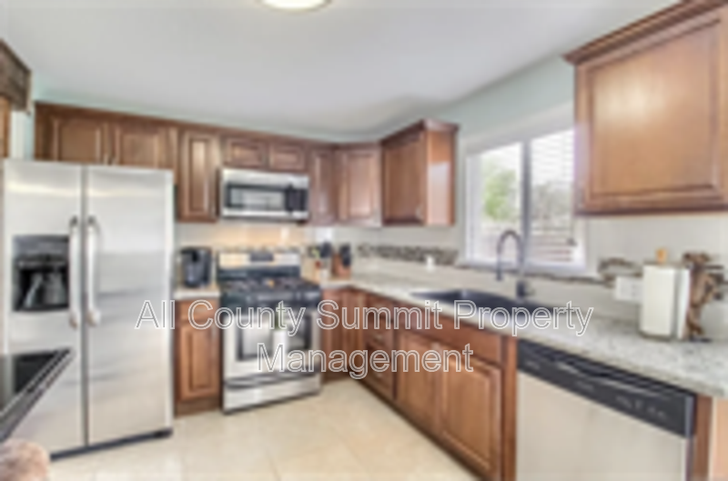 425 S Harlan St - Photo 4 of 9