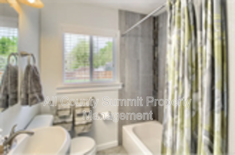 425 S Harlan St - Photo 5 of 9