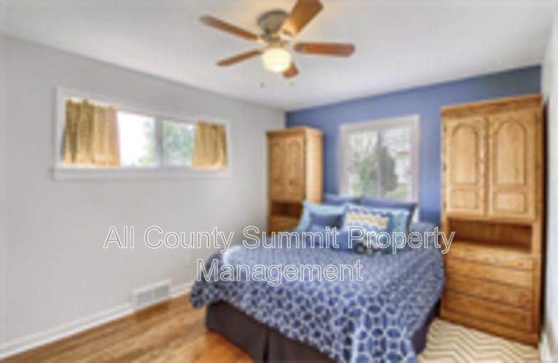 425 S Harlan St - Photo 7 of 9