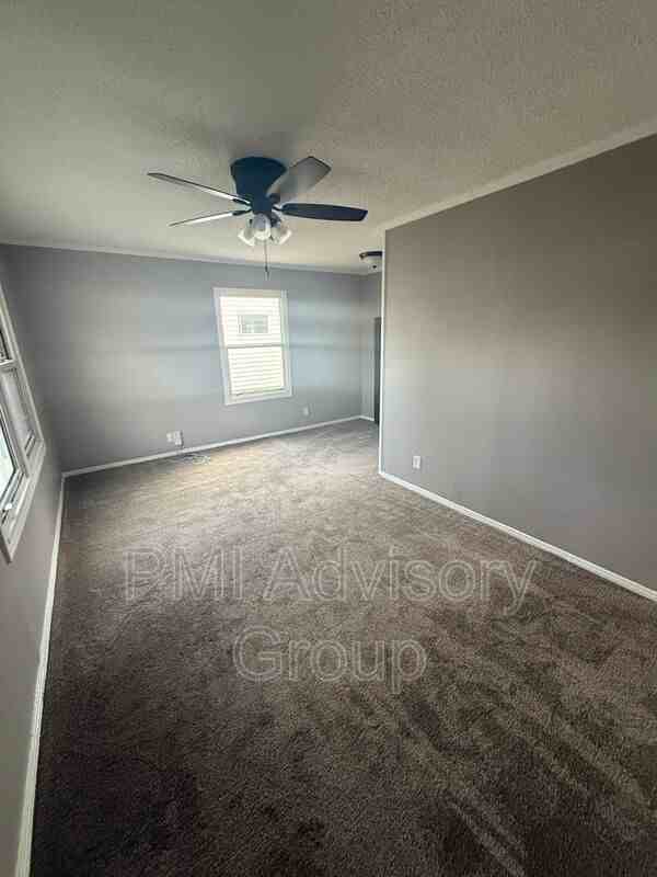 424 Ne Green St - Photo 2 of 9