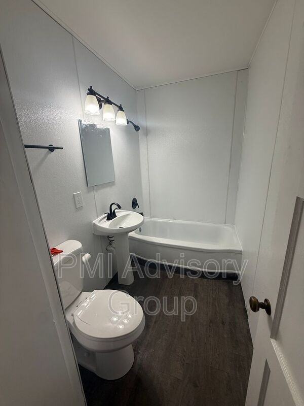 424 Ne Green St - Photo 6 of 9