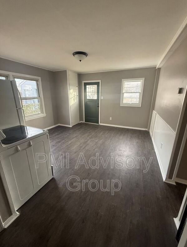 424 Ne Green St - Photo 7 of 9