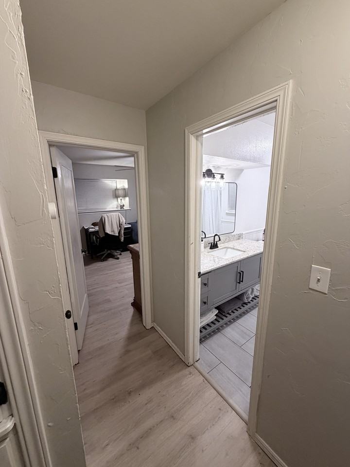 6820 Nw 20th St - Photo 7 of 13