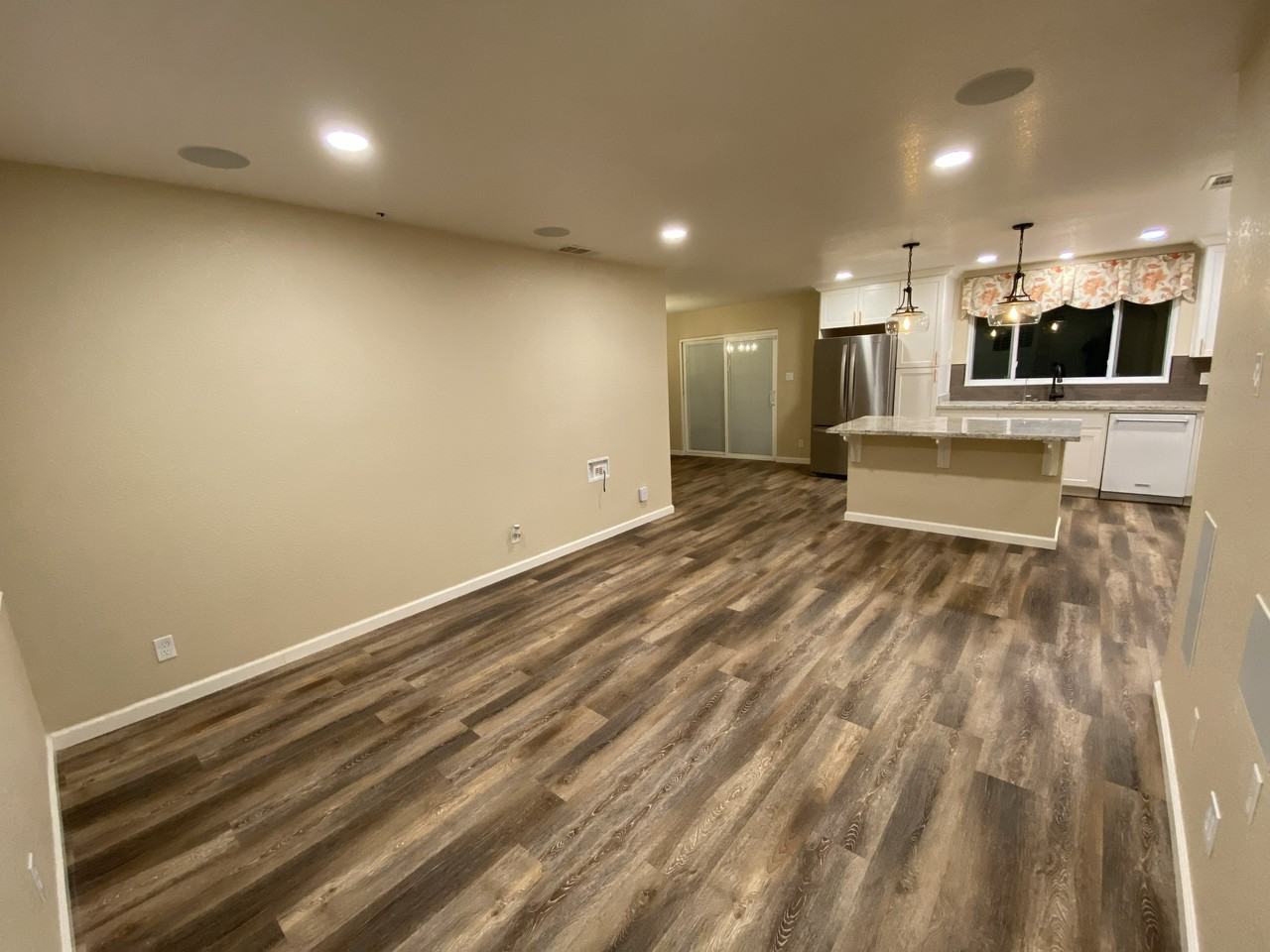 7452 Rollingwood Blvd - Photo 4 of 50