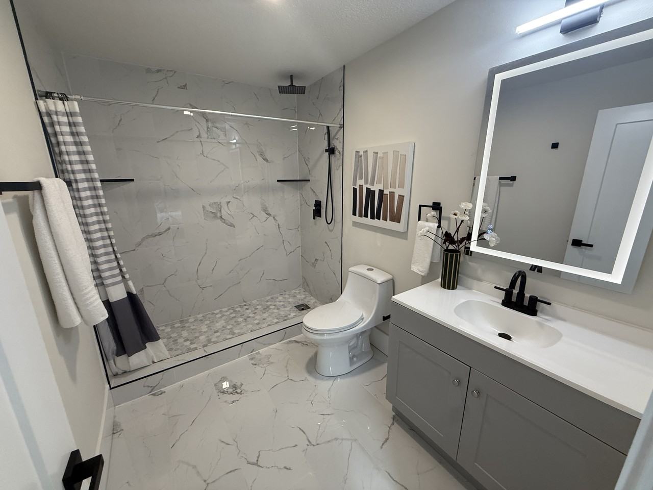 2050 E Grand Ave #2050 - Photo 2 of 20